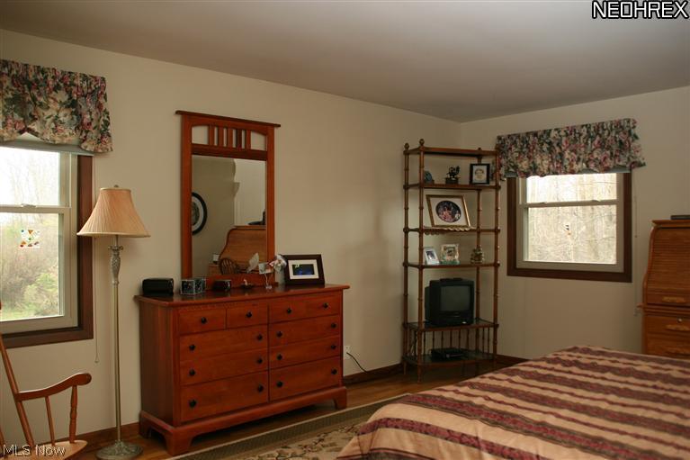 2900 Medfield Road Cleveland, OH 44124 - Photo 16 of 25 Master Bed Room