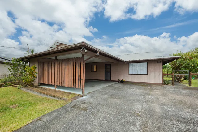 a view of a house with a backyard