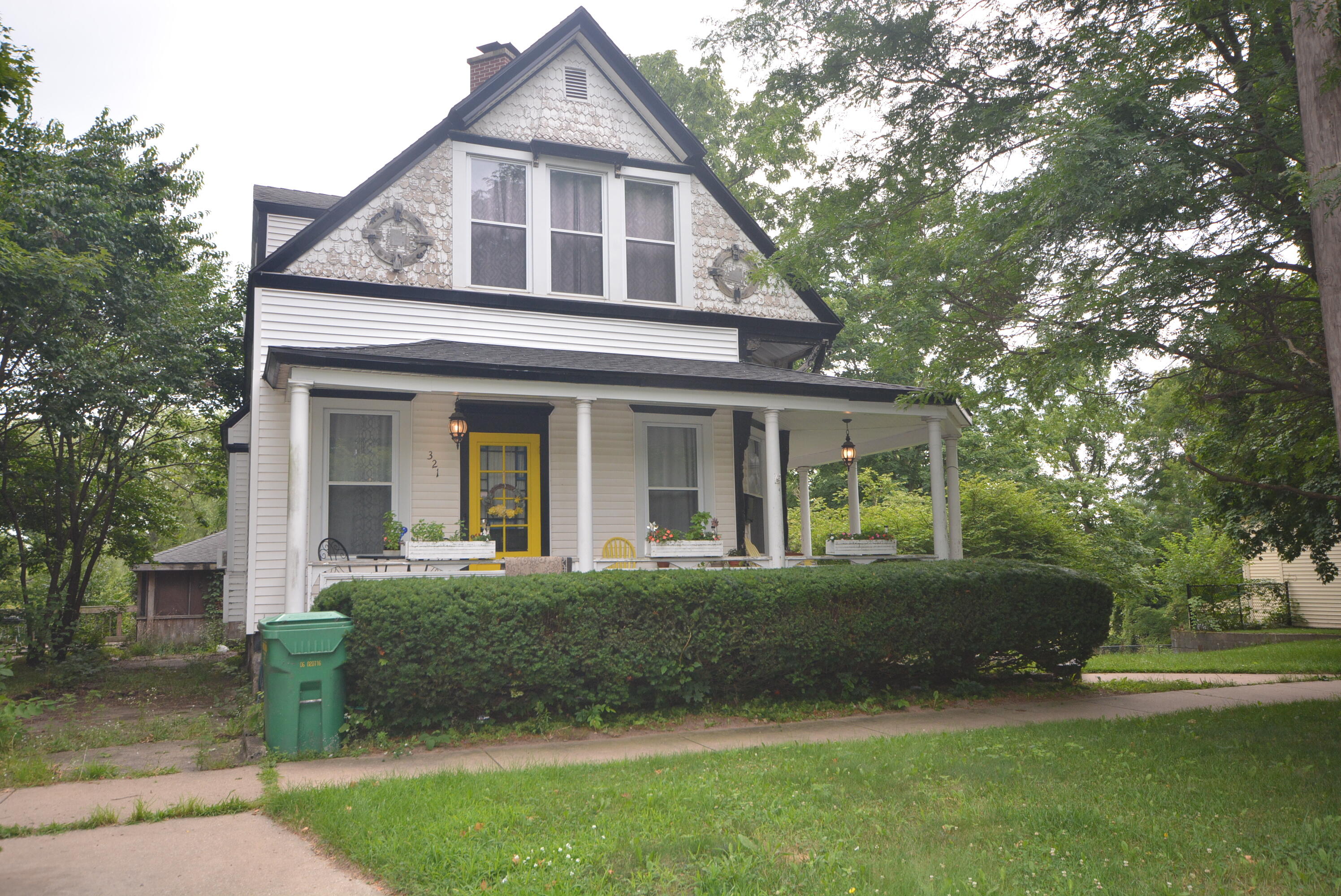 321 Portage Avenue Three Rivers, MI 49093 - Photo 3 of 64 DSC_1052