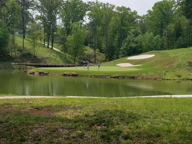 $475,000 | 1272 Edgewater Trail, Toccoa, GA 30577