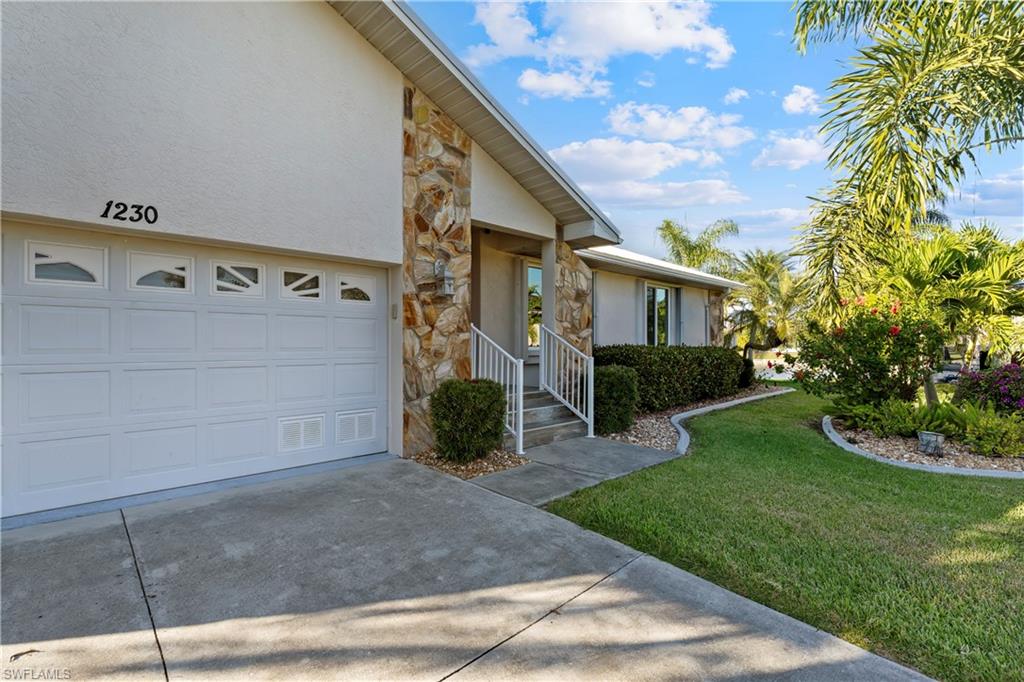 1230 Swan Court Punta Gorda, FL 33950 - Photo 4 of 49