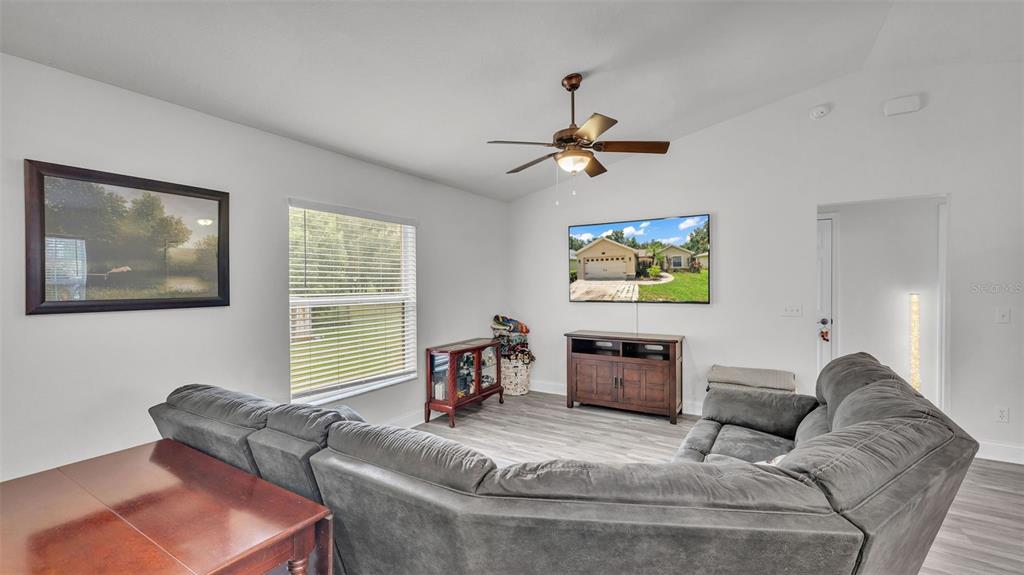 4651 Clubhouse Road Lakeland, FL 33812 - Photo 11 of 32