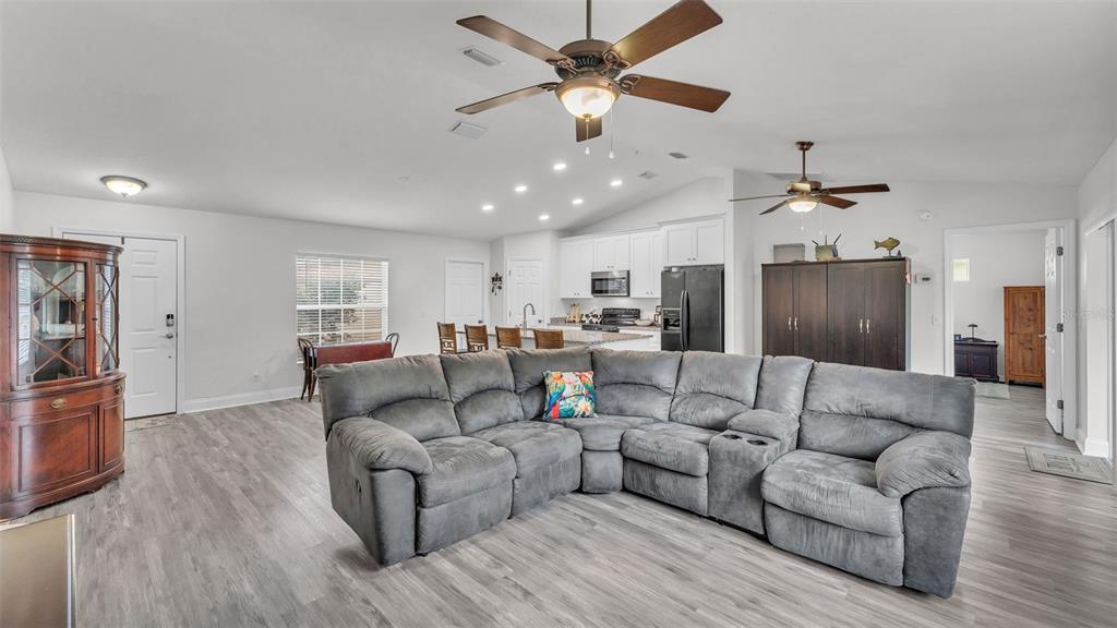 4651 Clubhouse Road Lakeland, FL 33812 - Photo 12 of 32