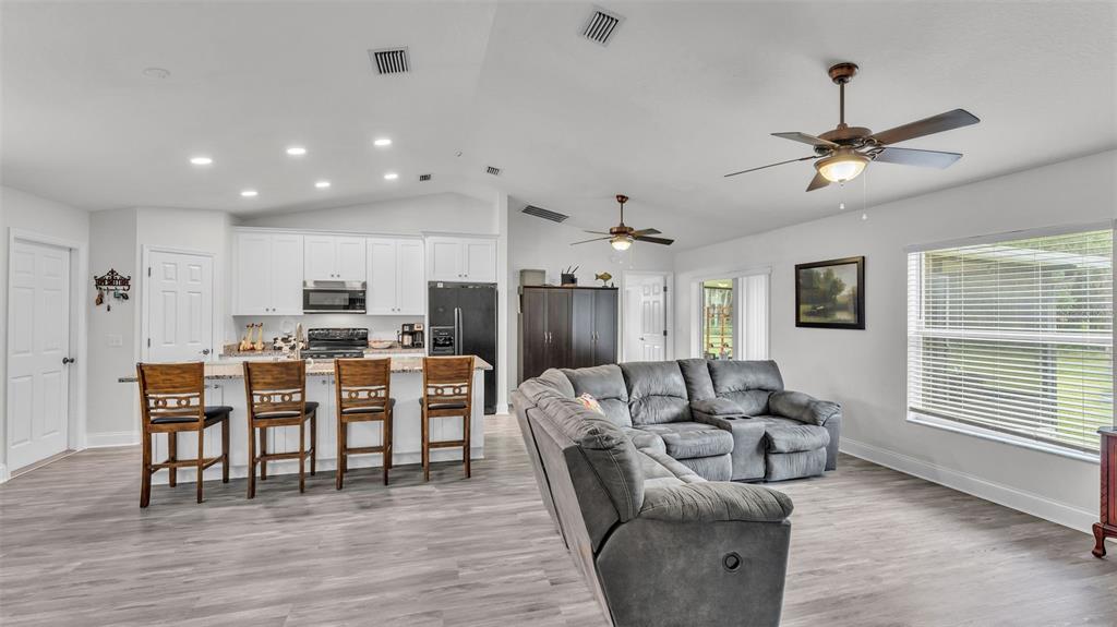 4651 Clubhouse Road Lakeland, FL 33812 - Photo 13 of 32