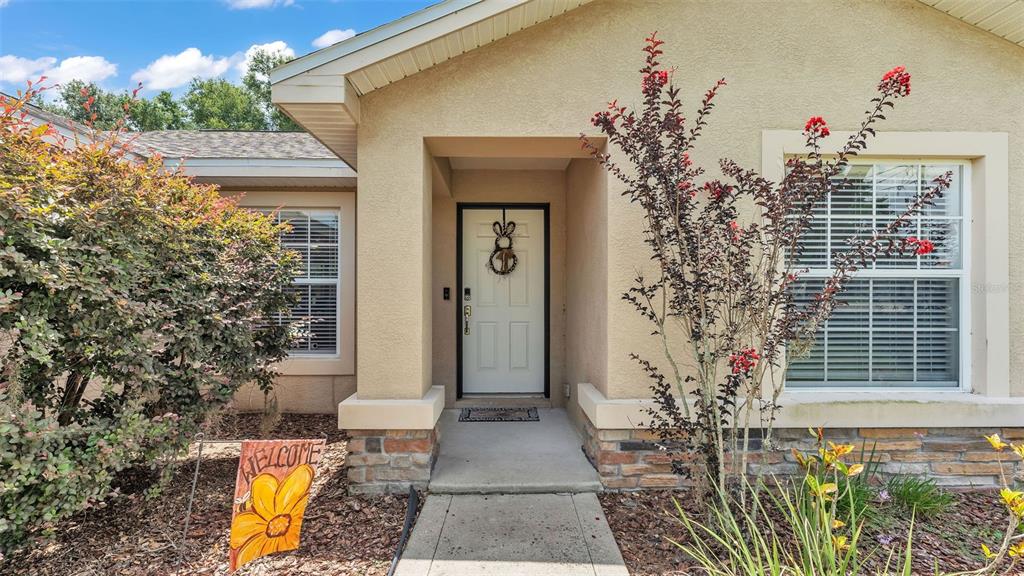 4651 Clubhouse Road Lakeland, FL 33812 - Photo 2 of 32