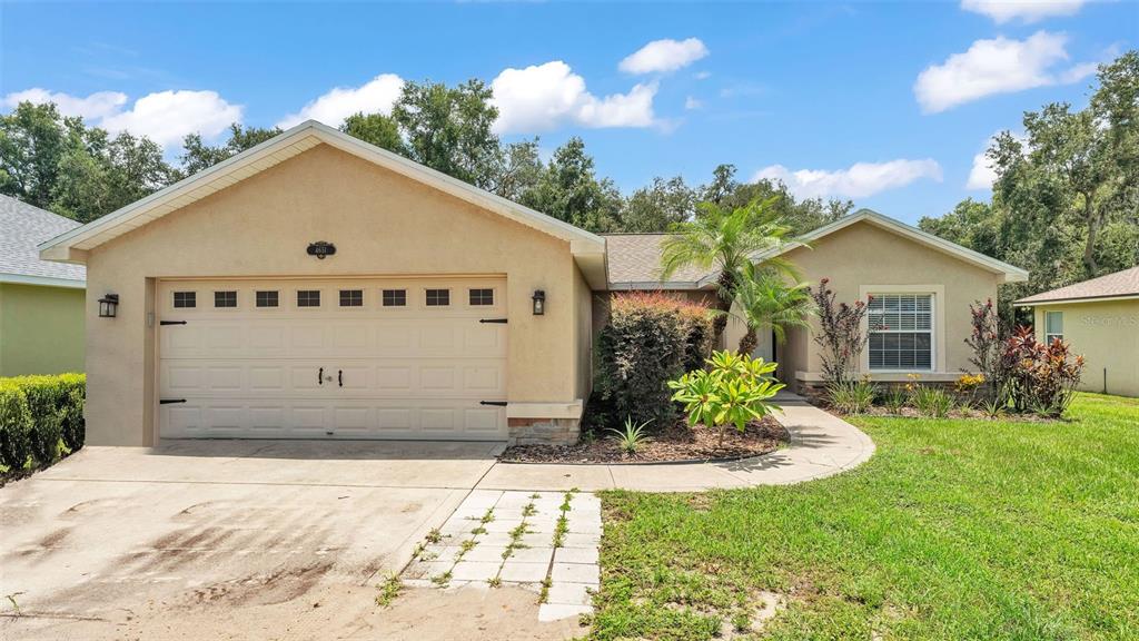 4651 Clubhouse Road Lakeland, FL 33812 - Photo 3 of 32