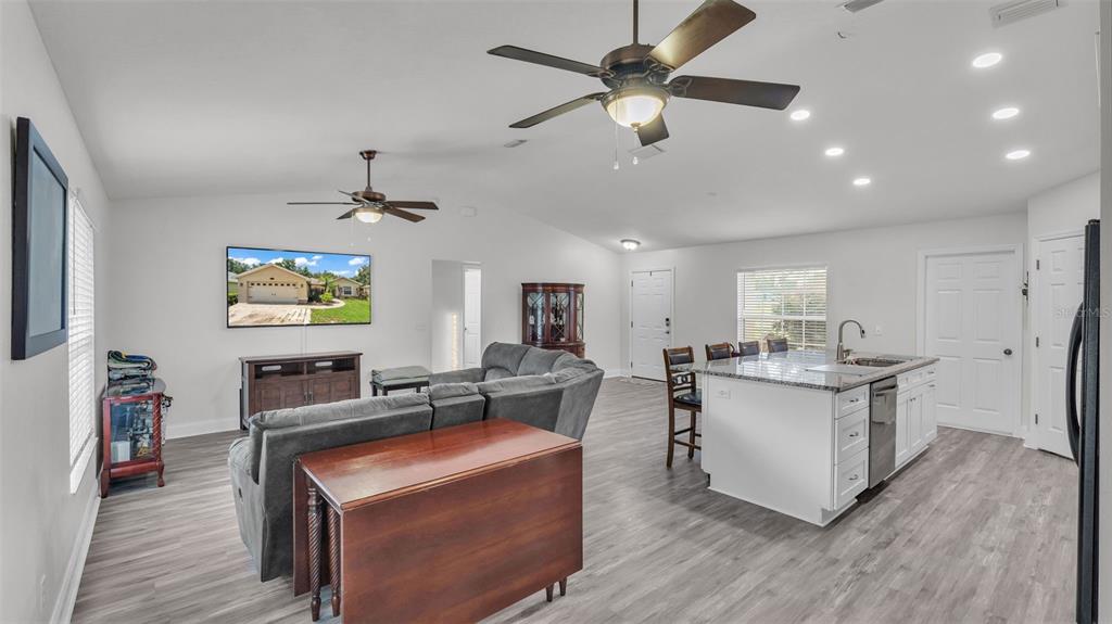 4651 Clubhouse Road Lakeland, FL 33812 - Photo 10 of 32