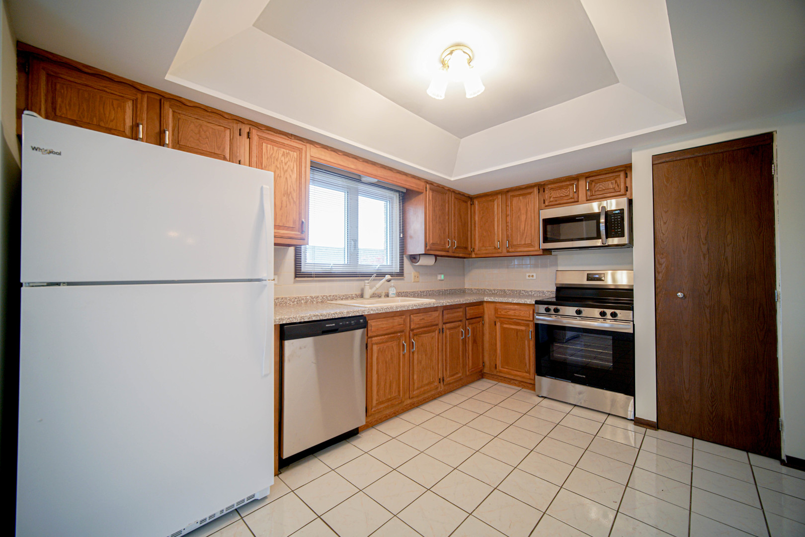 9184 S Road, Unit D Palos Hills, IL 60465 - Photo 12 of 22 Gallery Image 12