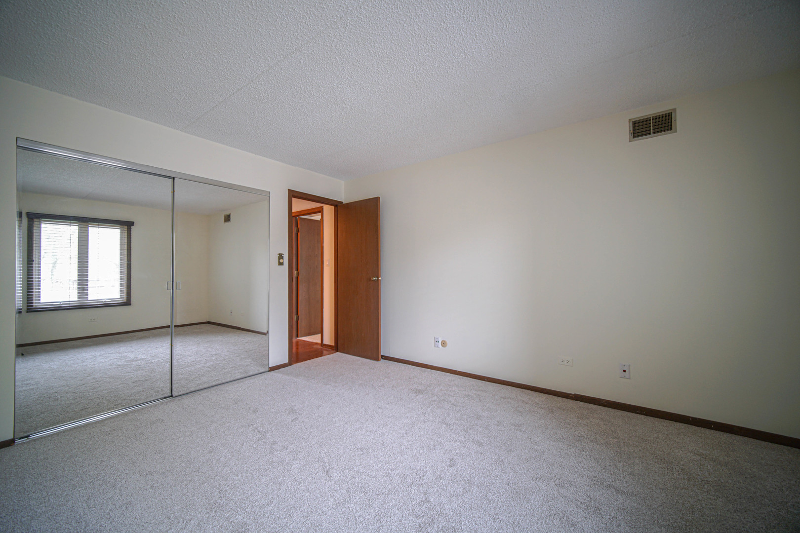 9184 S Road, Unit D Palos Hills, IL 60465 - Photo 16 of 22 Gallery Image 16