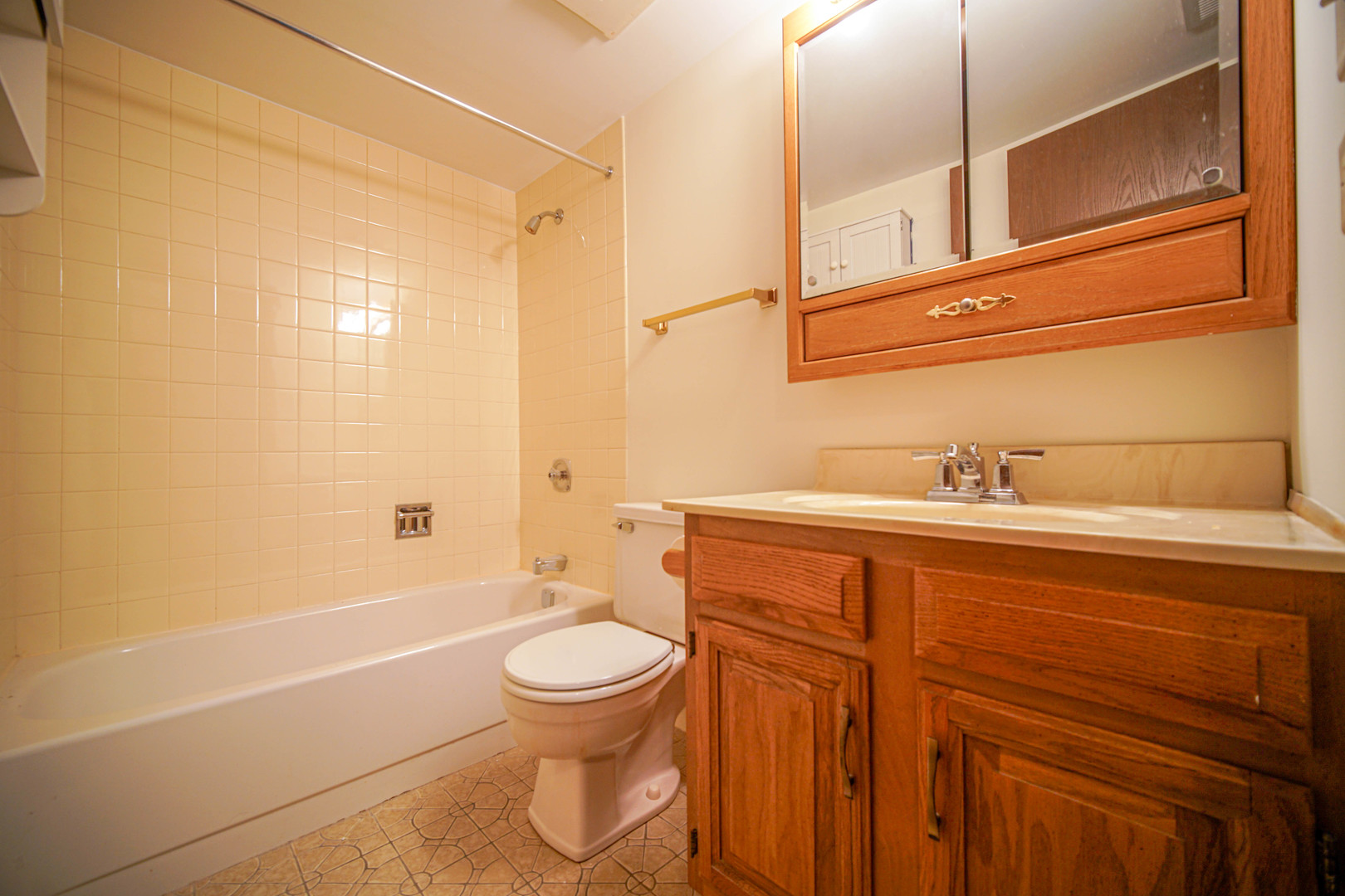 9184 S Road, Unit D Palos Hills, IL 60465 - Photo 17 of 22 Gallery Image 17