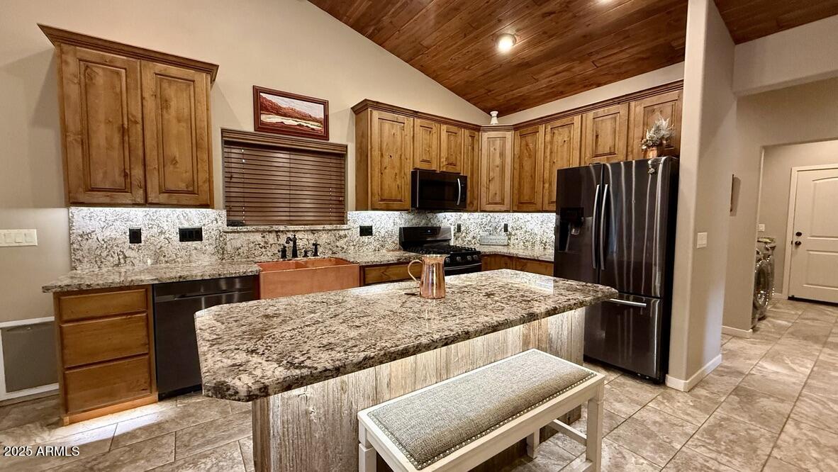 913 South Coronado Way Payson, AZ 85541 - Photo 3 of 52 a kitchen with a stove a sink and a refrigerator