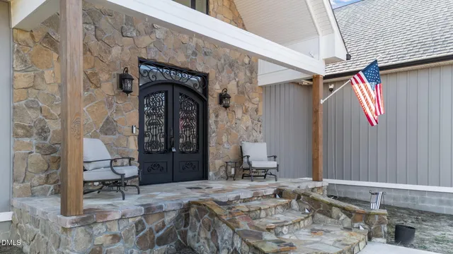 a black and white photo of a living room