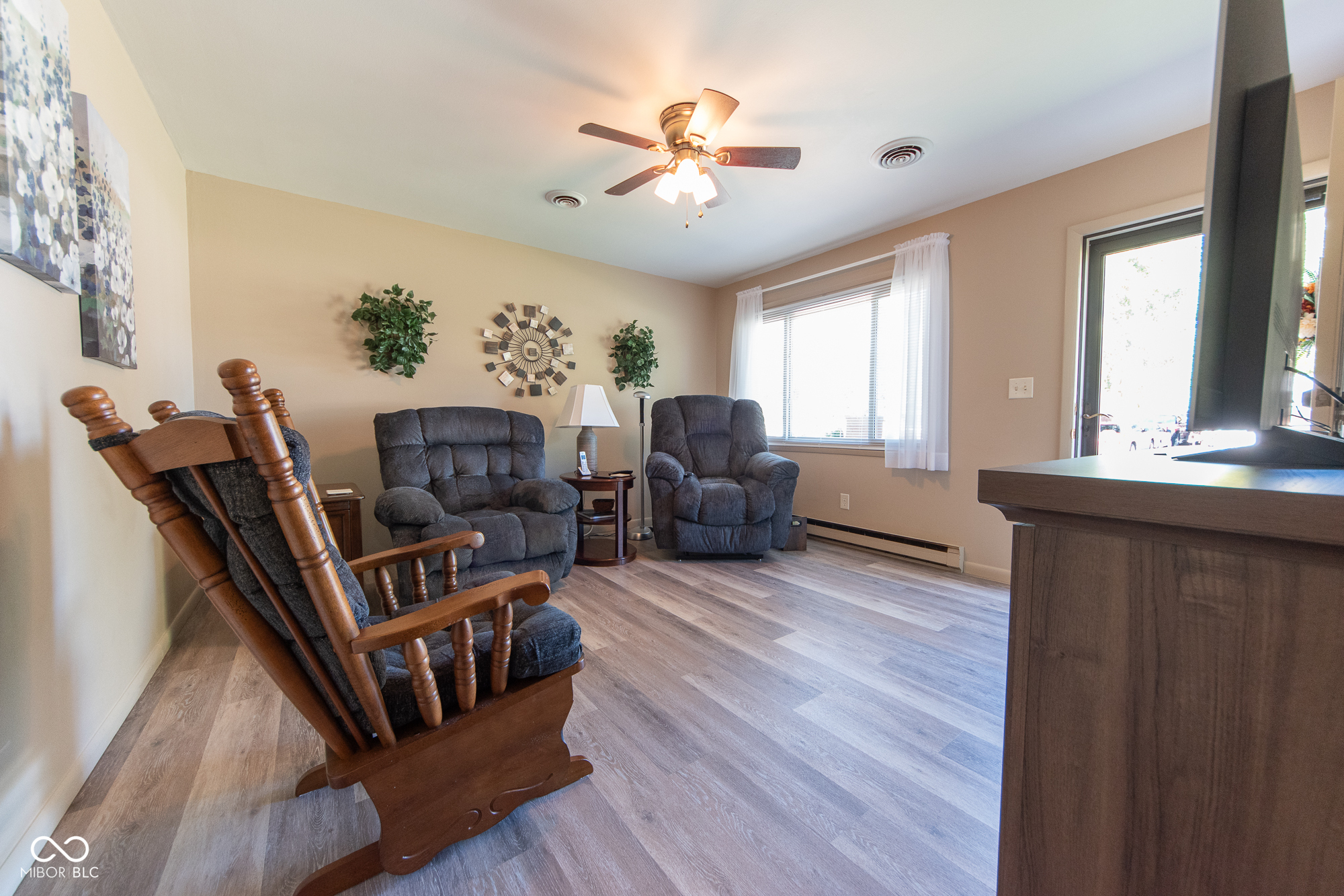 2855 12th Street Columbus, IN 47201 - Photo 4 of 28
