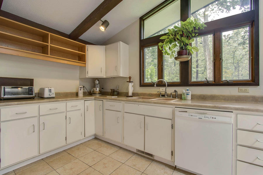 109 Willow Lane Oak Ridge, TN 37830 - Photo 18 of 40 18_WillowLane_109_Kitchen03