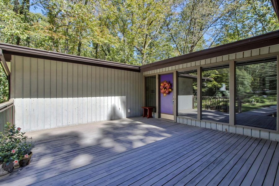 109 Willow Lane Oak Ridge, TN 37830 - Photo 3 of 40 03_WillowLane_109_FrontDeck