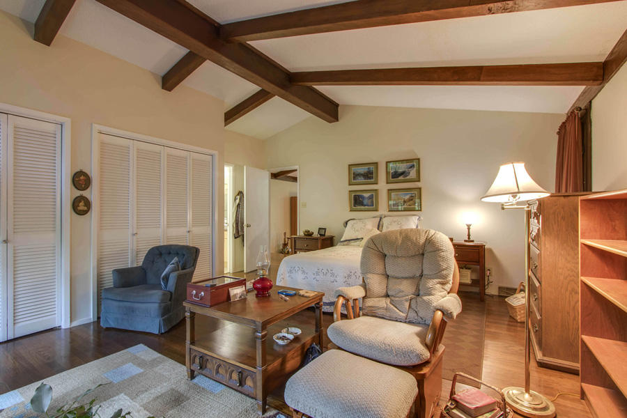 109 Willow Lane Oak Ridge, TN 37830 - Photo 26 of 40 26_WillowLane_109_MasterBedroom02