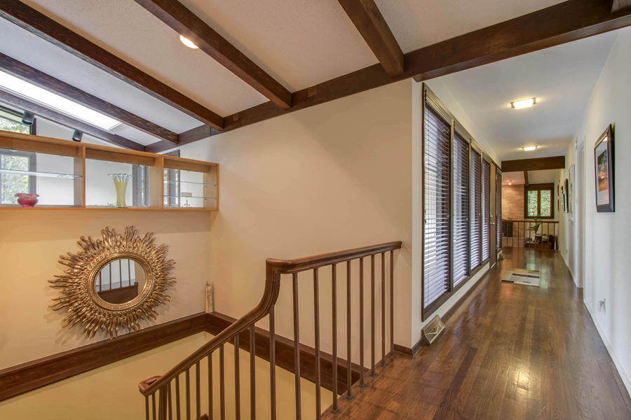 109 Willow Lane Oak Ridge, TN 37830 - Photo 31 of 40 31_WillowLane_109_StairsDown_EntryHall