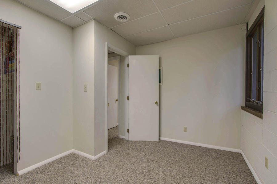 109 Willow Lane Oak Ridge, TN 37830 - Photo 36 of 40 36_WillowLane_109_Bedroom5