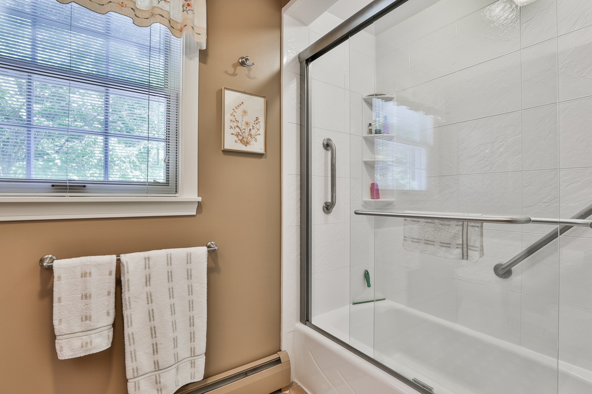 12 Shakespeare Road Nashua, NH 03062 - Photo 34 of 40