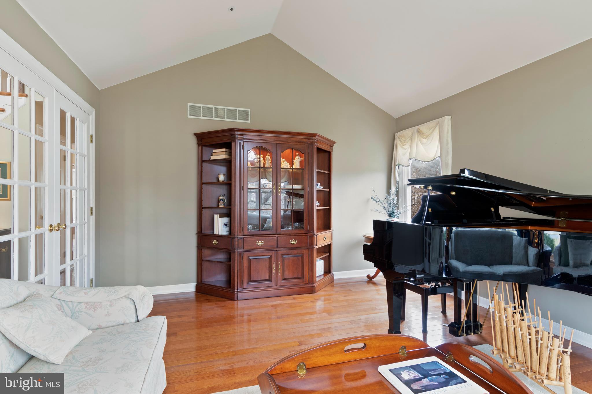 313 Sentry Lane Wayne, PA 19087 - Photo 6 of 34 Living Room