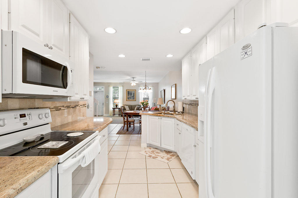 137 Radcliffe Court Jupiter, FL 33458 - Photo 11 of 22 012-137RadcliffeCourt-Jupiter-FL-small
