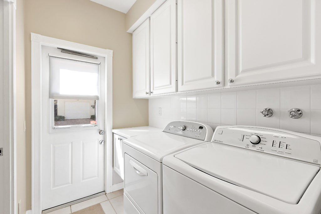 137 Radcliffe Court Jupiter, FL 33458 - Photo 12 of 22 013-137RadcliffeCourt-Jupiter-FL-small
