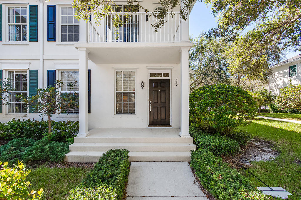 137 Radcliffe Court Jupiter, FL 33458 - Photo 3 of 22 004-137RadcliffeCourt-Jupiter-FL-small