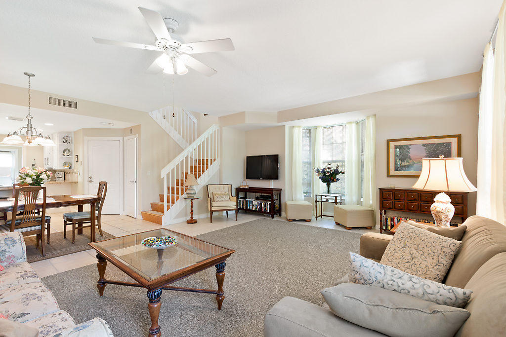 137 Radcliffe Court Jupiter, FL 33458 - Photo 6 of 22 007-137RadcliffeCourt-Jupiter-FL-small
