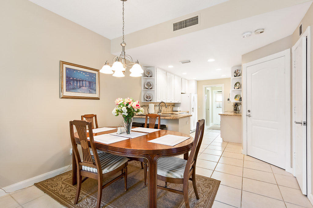 137 Radcliffe Court Jupiter, FL 33458 - Photo 8 of 22 009-137RadcliffeCourt-Jupiter-FL-small
