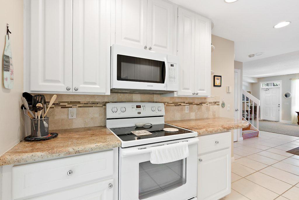 137 Radcliffe Court Jupiter, FL 33458 - Photo 10 of 22 011-137RadcliffeCourt-Jupiter-FL-small