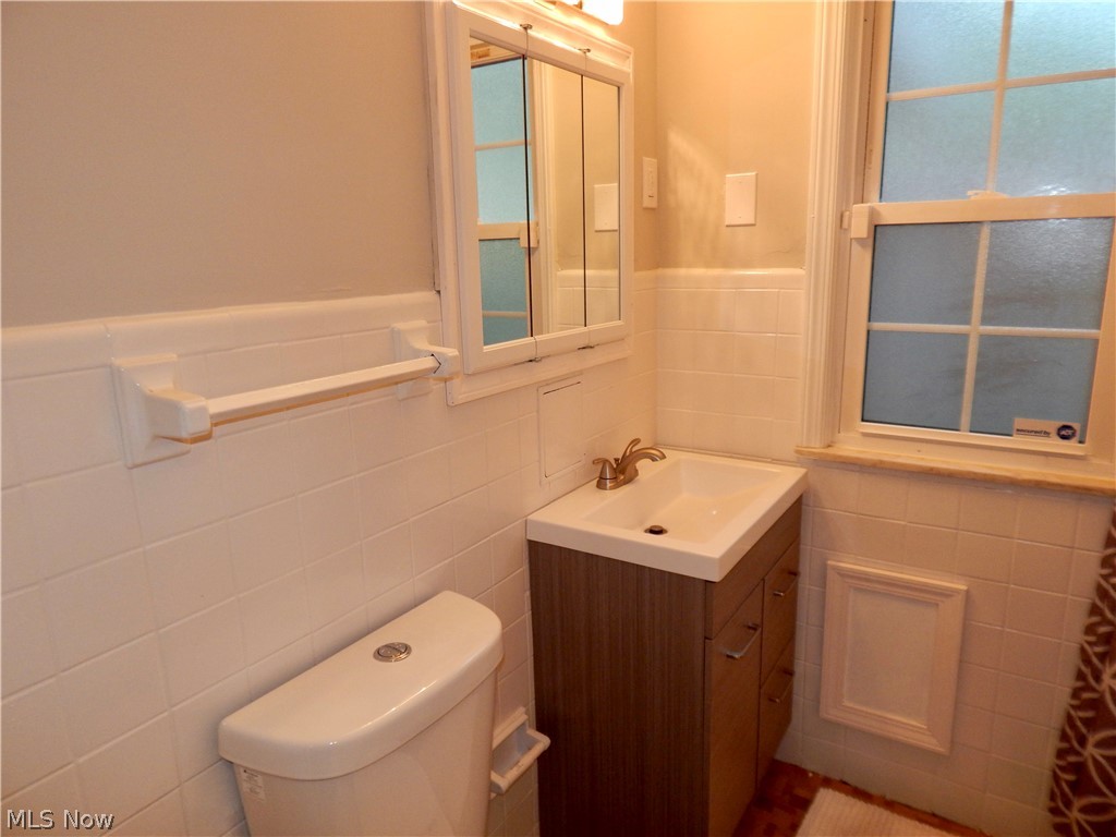 3527 Cummings Road Cleveland, OH 44118 - Photo 12 of 25