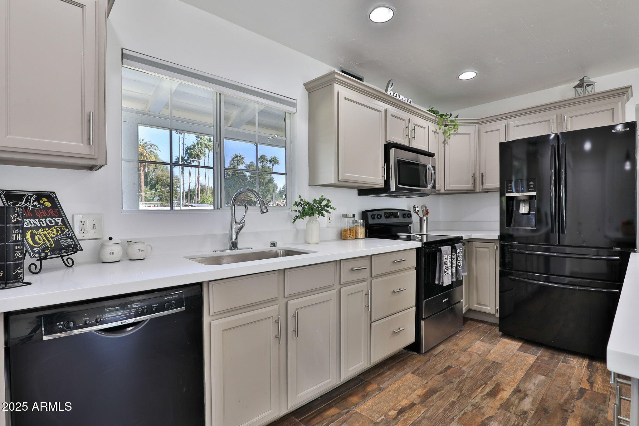 811 West Northern Avenue Phoenix, AZ 85021 - Photo 6 of 62 19-web-or-mls-IMG_0022