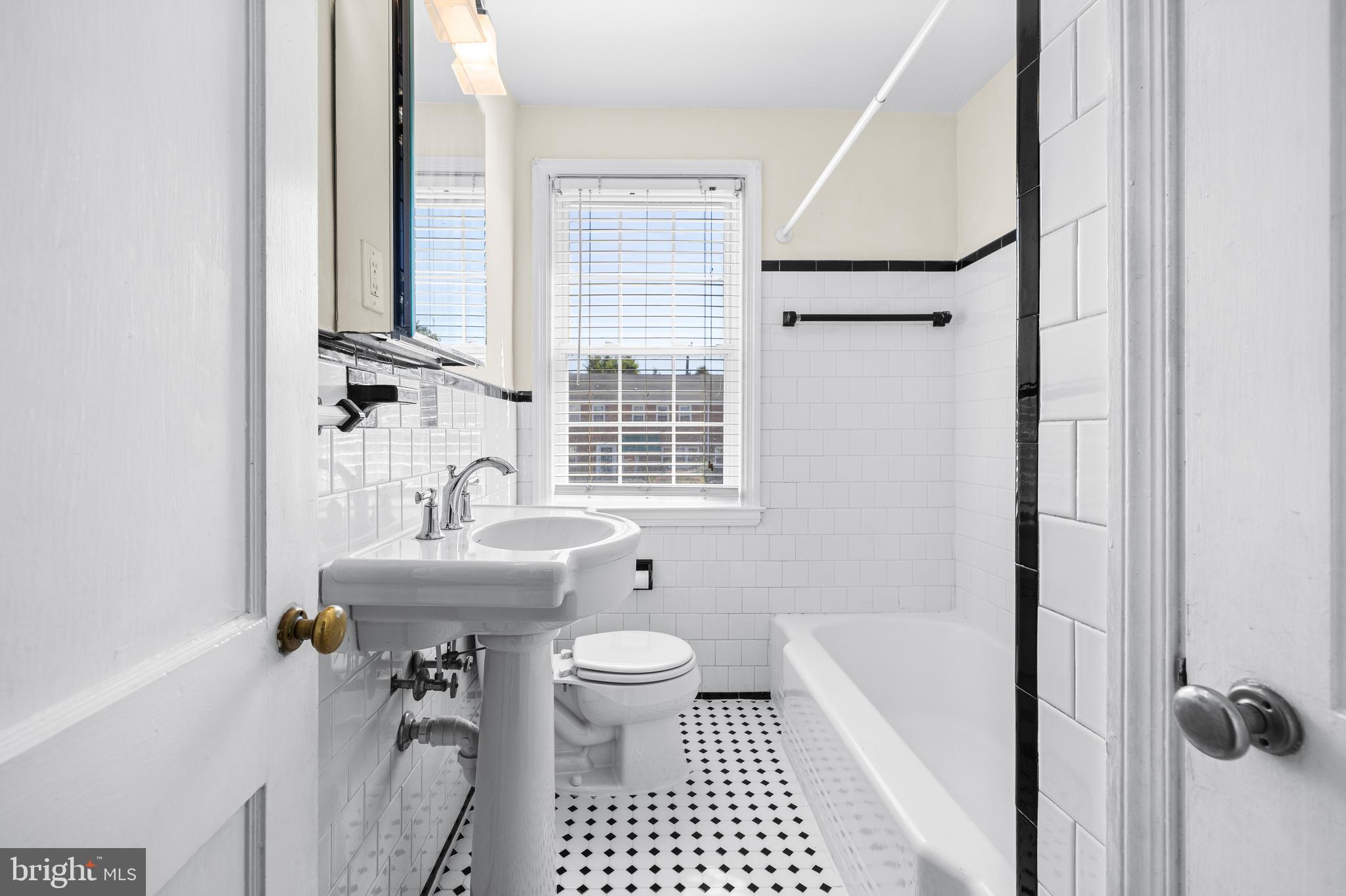1923 Edgewood Road Towson, MD 21286 - Photo 17 of 33 Full bath