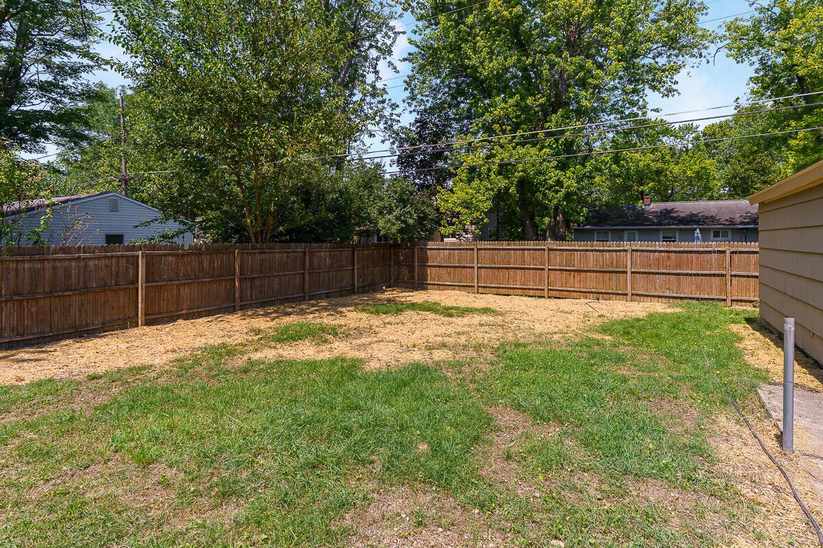 2250 Nottingham Road Columbus, OH 43221 - Photo 21 of 25 Back yard