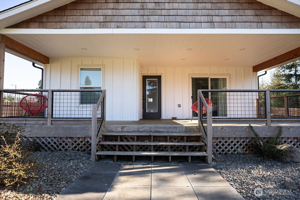 997 King Johns Way Forks, WA 98331 - Photo 27 of 39 a bathroom with a bathtub and a shower