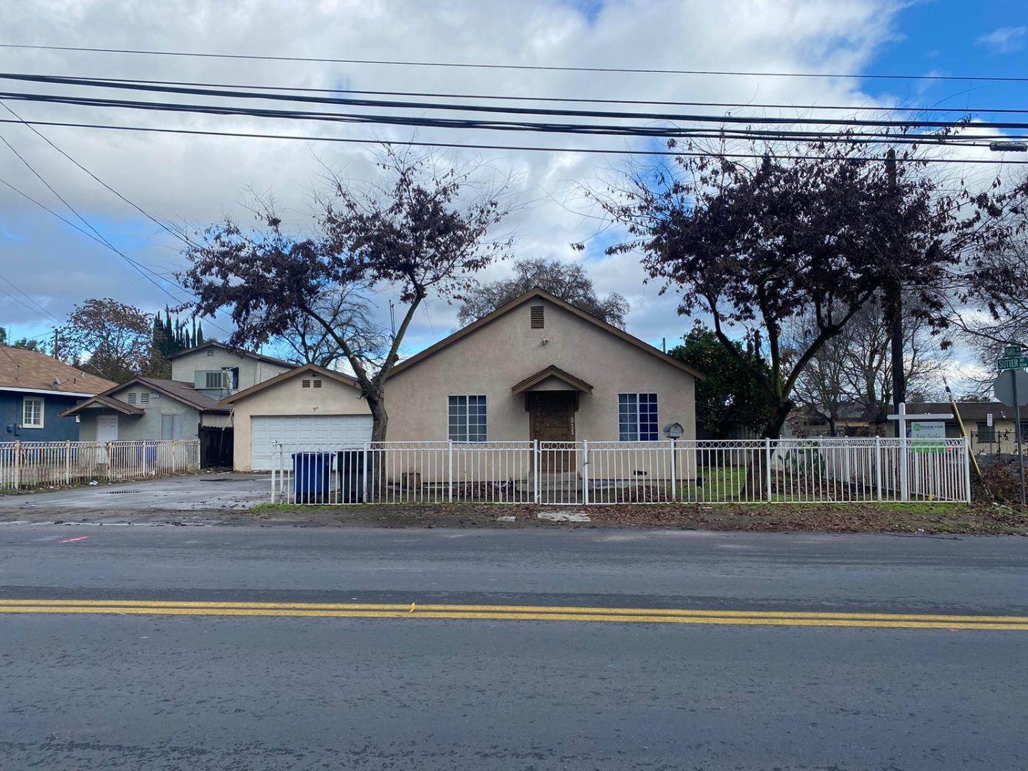 a house view with a outdoor space