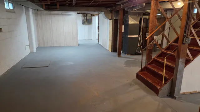 a view of a utility room with washer and dryer