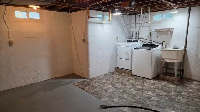 a view of walk in closet