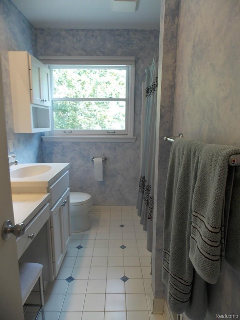 482 Shagbark Drive Rochester, MI 48309 - Photo 30 of 37 DSCN4130.jpg