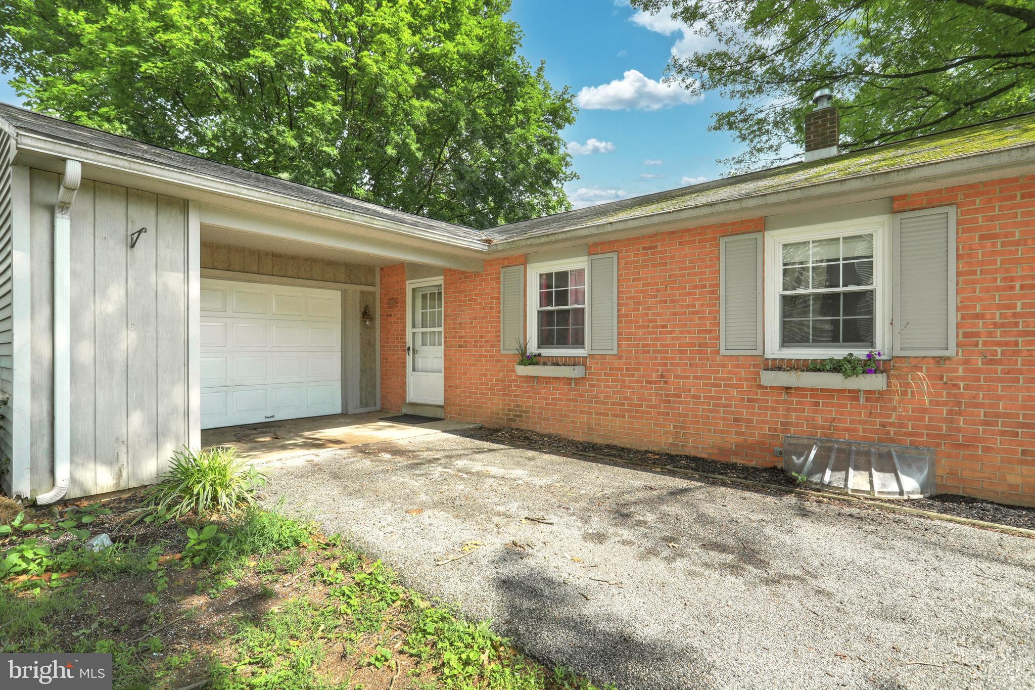331 Edgewood Road York, PA 17402 - Photo 3 of 37 Gallery Image 3