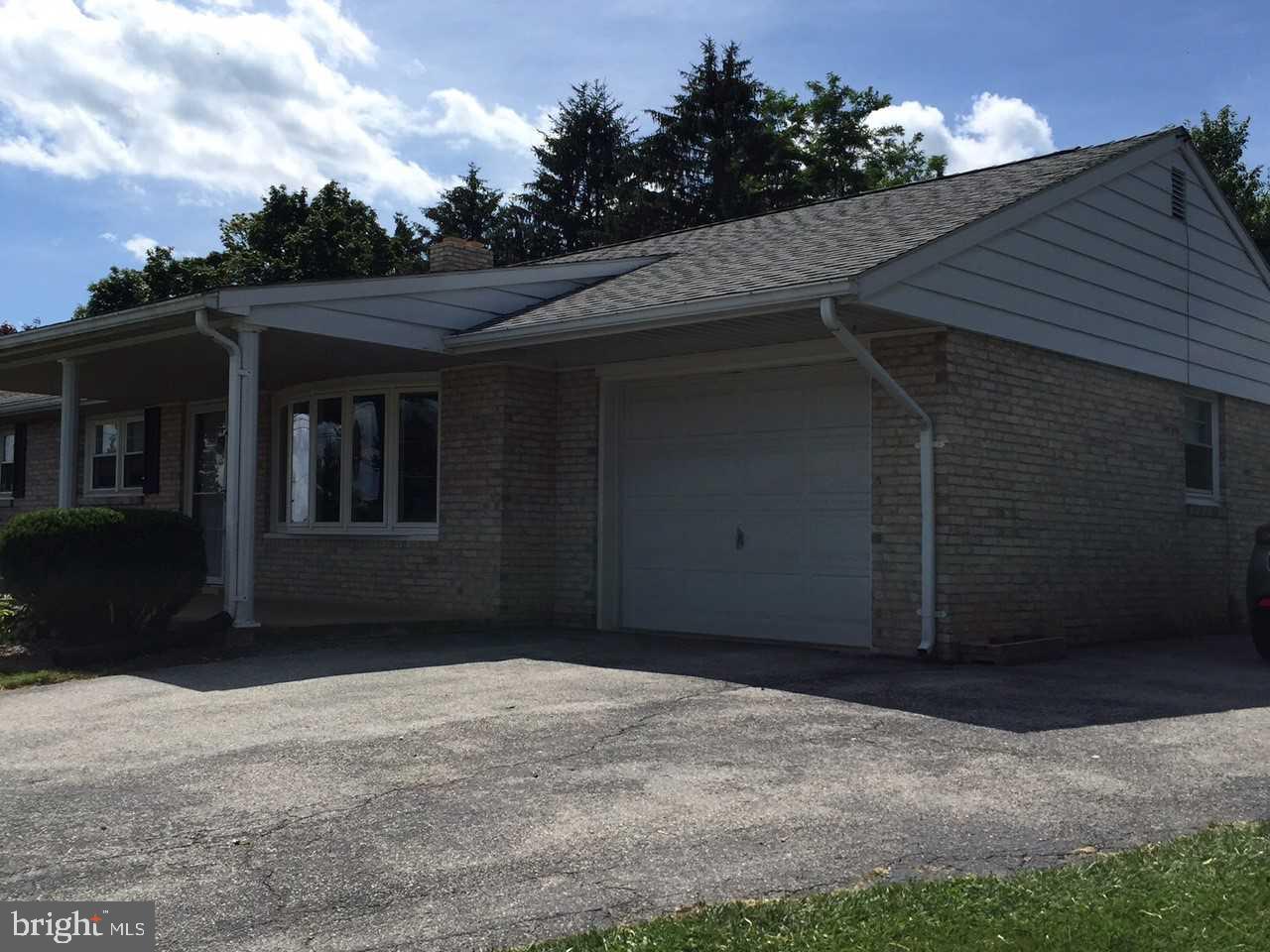 106 Ridgeview Road Seven Valleys, PA 17360 - Photo 3 of 32