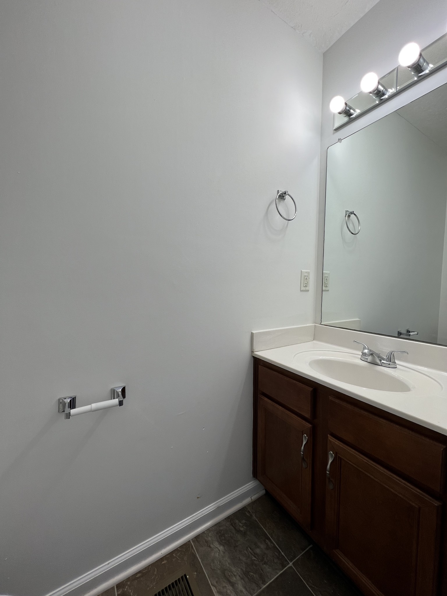2784 Ridgepole Drive Clarksville, TN 37040 - Photo 13 of 41 Gallery Image 13