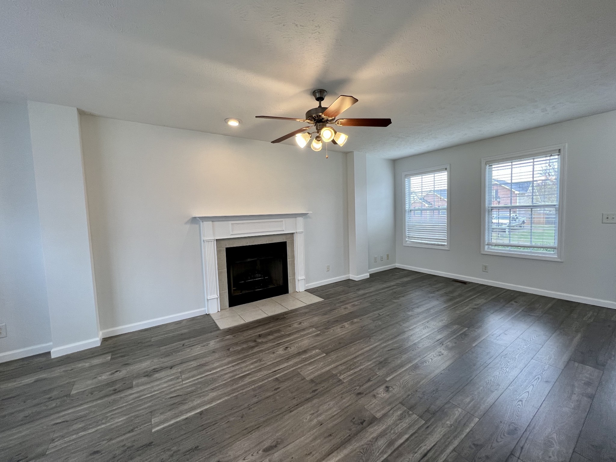 2784 Ridgepole Drive Clarksville, TN 37040 - Photo 4 of 41 Gallery Image 4