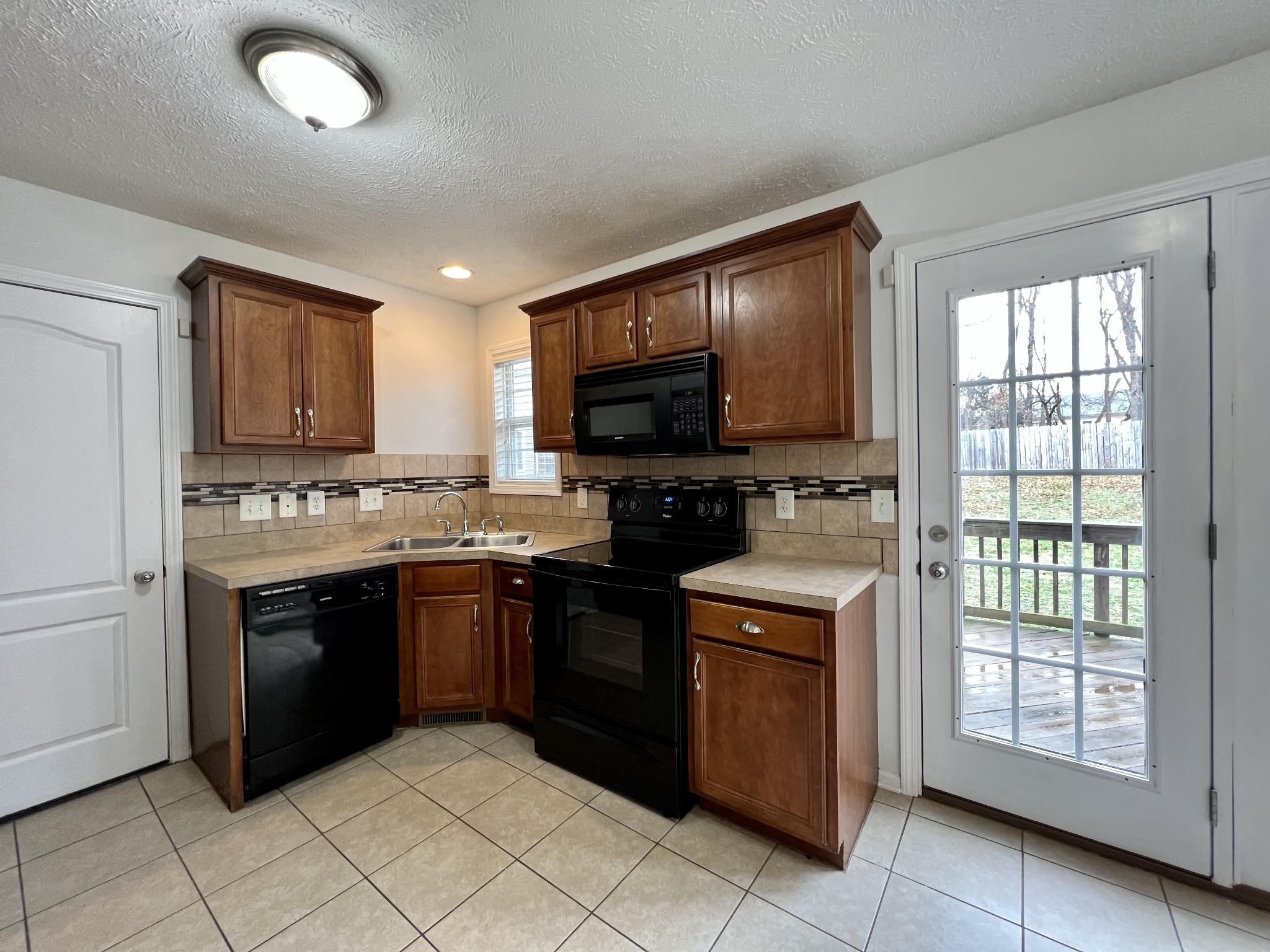 2784 Ridgepole Drive Clarksville, TN 37040 - Photo 9 of 41 Gallery Image 9