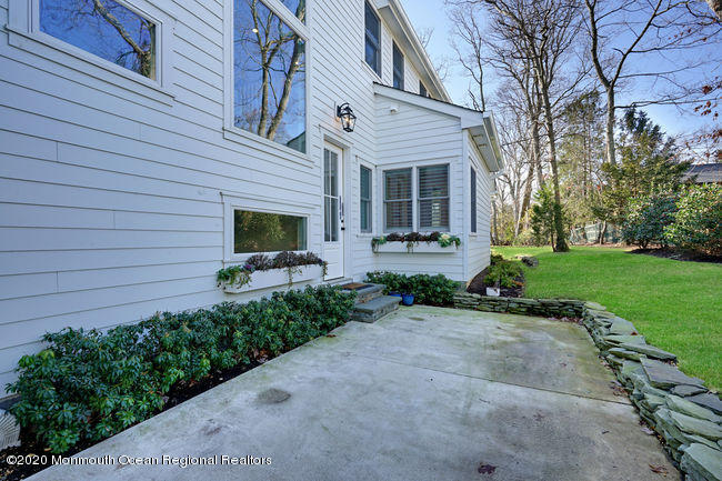 627 Oceanview Road Brielle, NJ 08730 - Photo 10 of 70 010_dsc03923-dsc03927_1