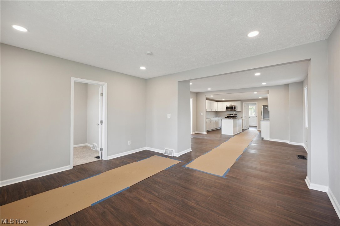 6481 Smith Road Brook Park, OH 44142 - Photo 4 of 26 Gallery Image 4