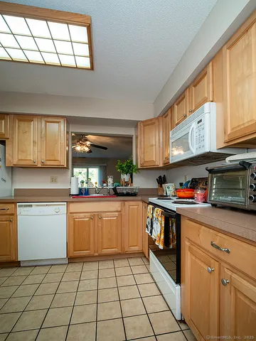 $250,000 | 1410 Whitney Avenue, Unit E2, Hamden, CT 06517