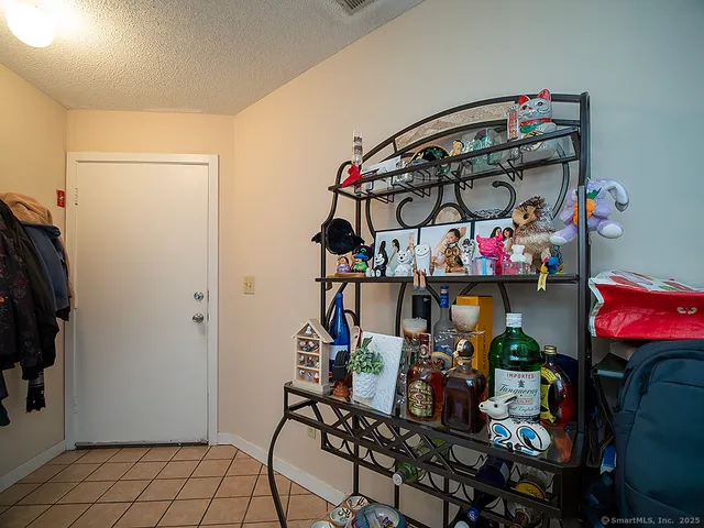 $250,000 | 1410 Whitney Avenue, Unit E2, Hamden, CT 06517