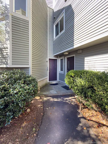 $250,000 | 1410 Whitney Avenue, Unit E2, Hamden, CT 06517