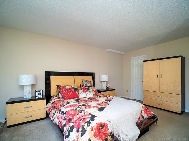 $250,000 | 1410 Whitney Avenue, Unit E2, Hamden, CT 06517